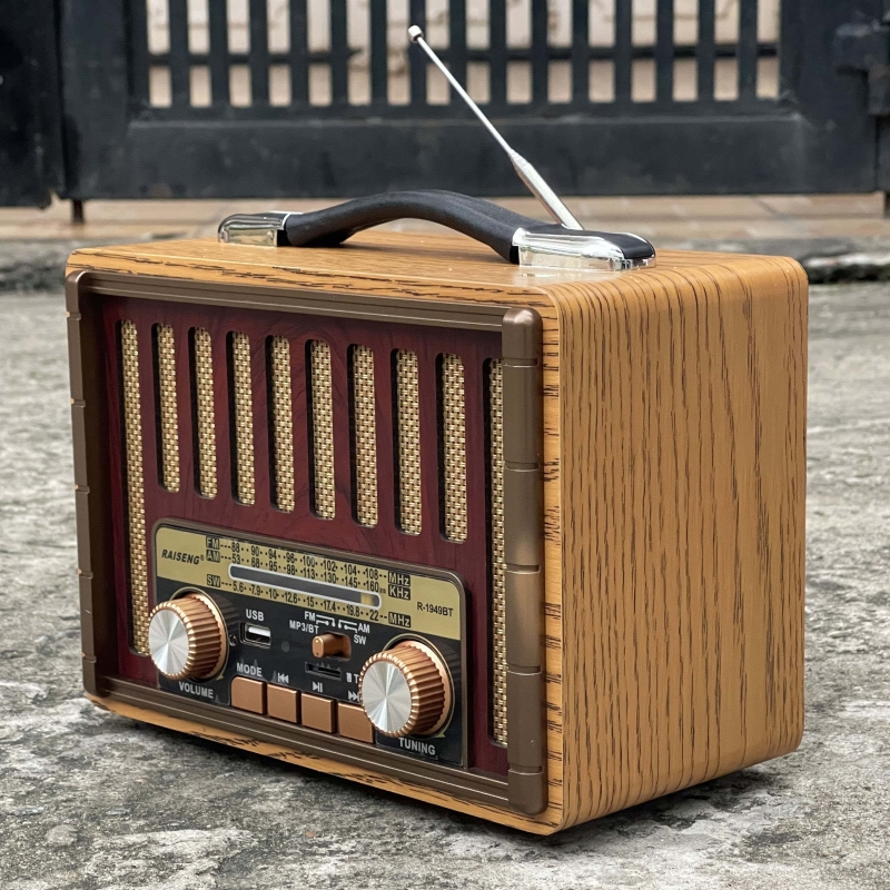 Đài FM R-1949BT kiêm chức năng loa bluetooth nghe nhạc