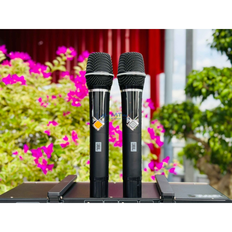 Micro Karaoke VM2700 UHF Siêu Độc Đáo Với Đèn LED RGB và Micro Hát Nhẹ, Hút Tiếng, Chống Hú Rít